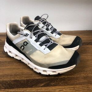 On Cloud Cloudvista running shoe